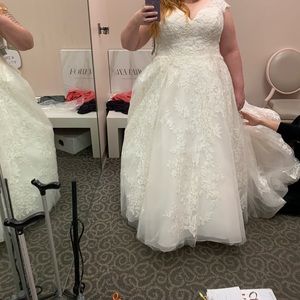 Oleg Cassini wedding dress